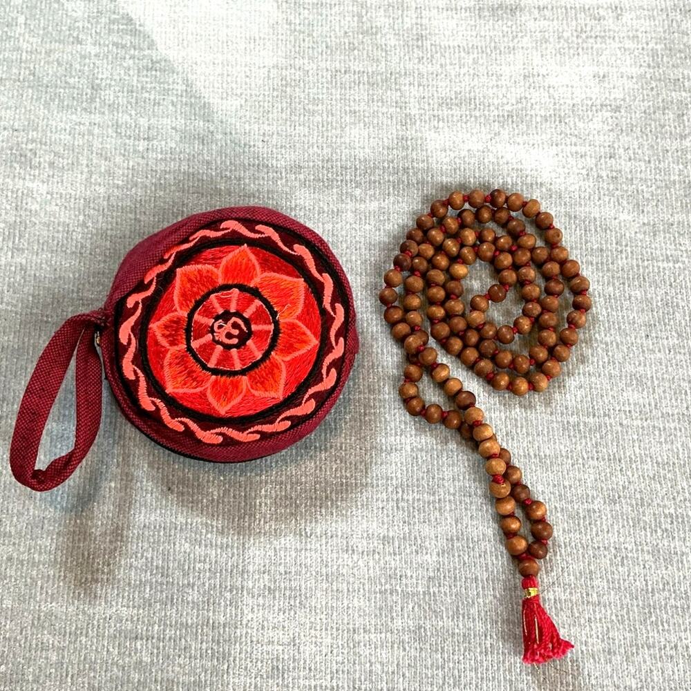 Aromatic Sandalwood 108 Mala Prayer Beads & Embroidered Case Set